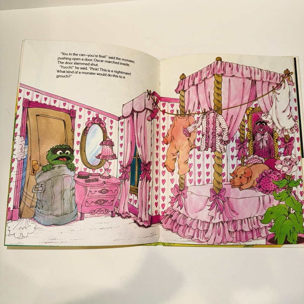Vintage 1985 Sesame Street Book Club "The House of Seven Colors" Hardcover - Picture 3 of 5